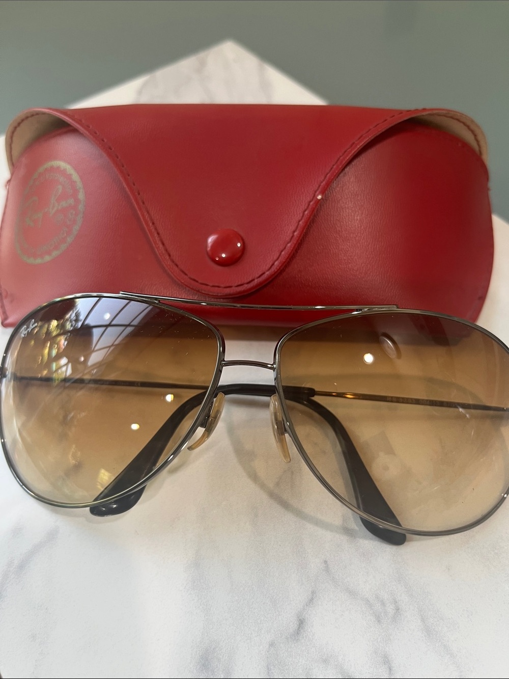 Ray-Ban Brown Gradient Aviator Sunglasses with Red Case